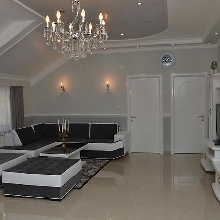 Apartments Royal Menex Pozarevac Bagian luar foto