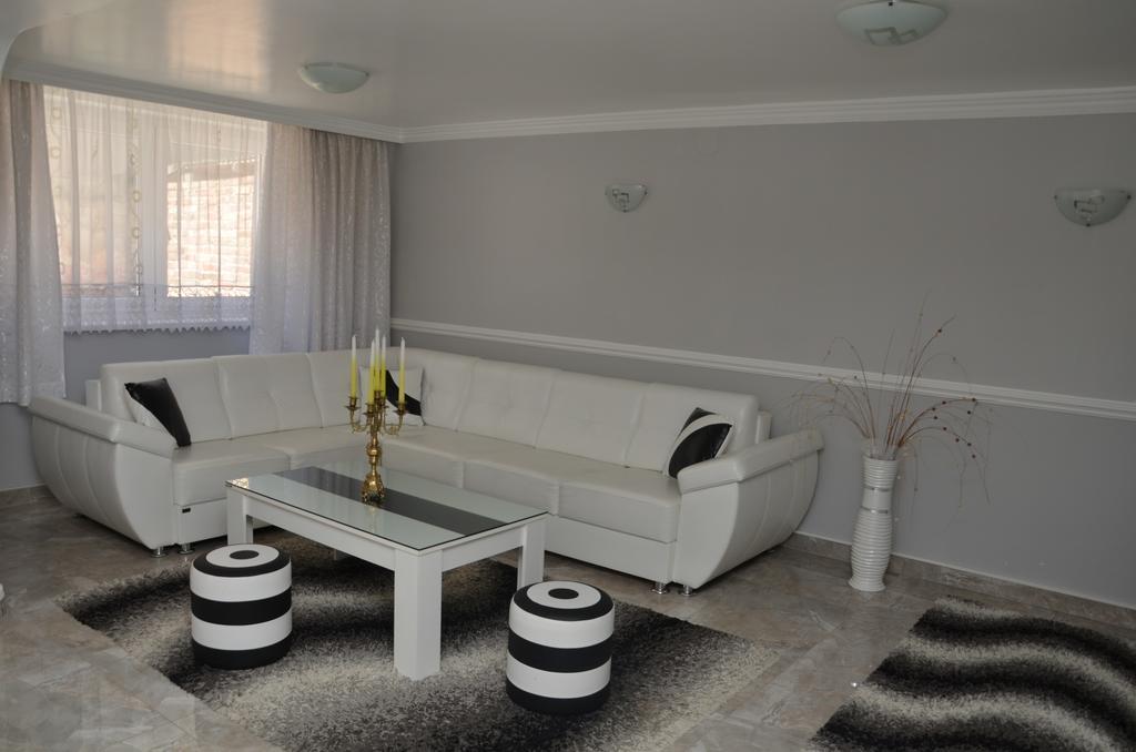 Apartments Royal Menex Pozarevac Bagian luar foto