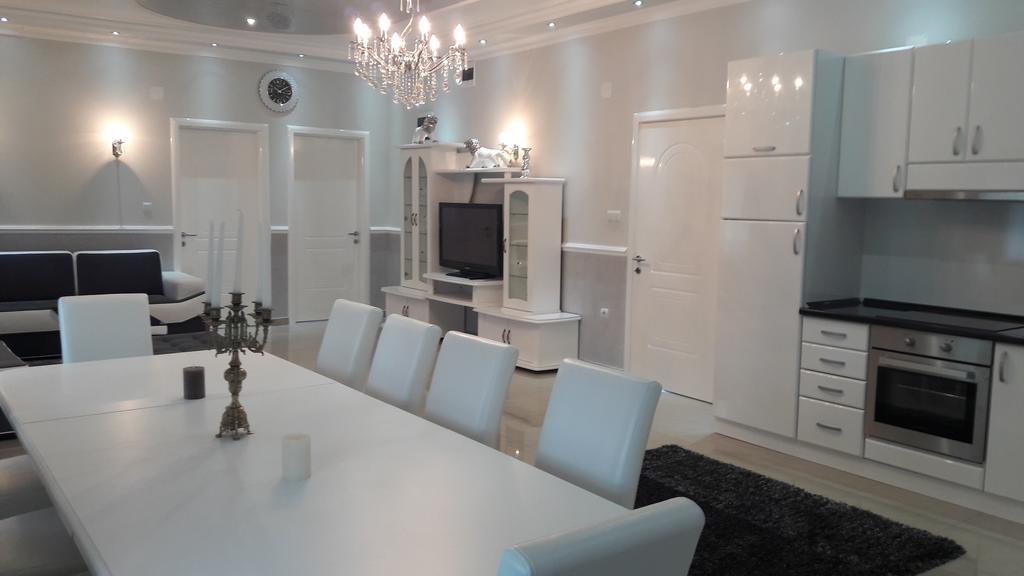 Apartments Royal Menex Pozarevac Bagian luar foto