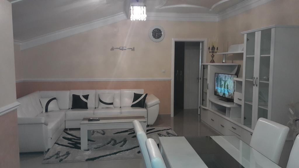 Apartments Royal Menex Pozarevac Bagian luar foto
